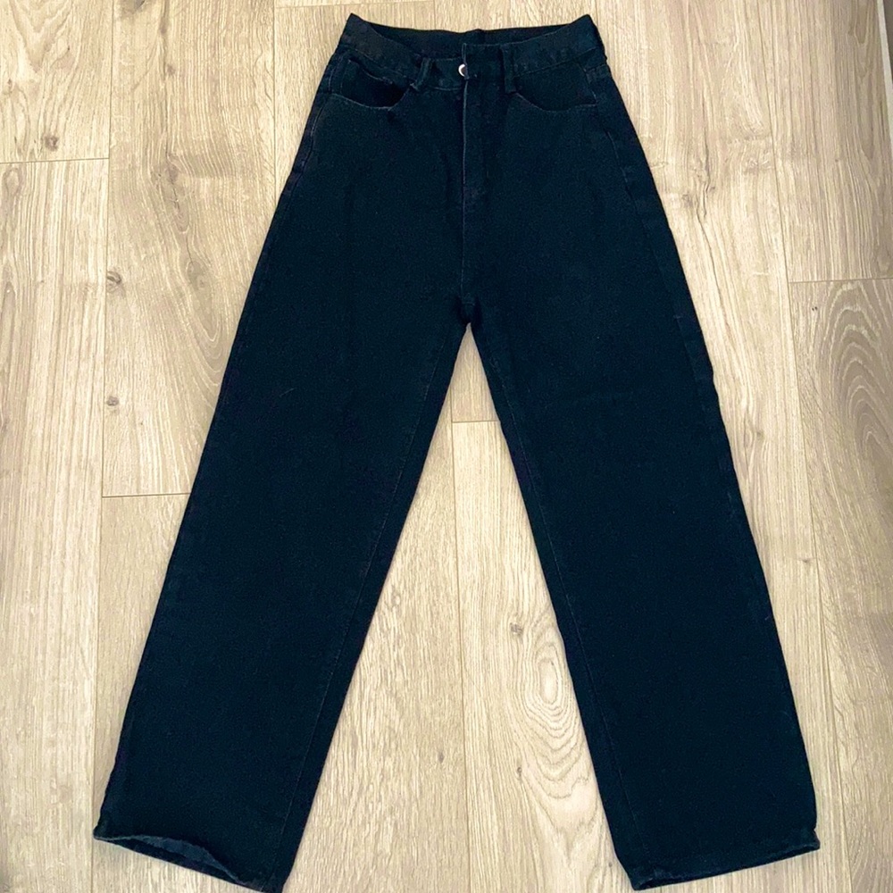 BRAND NEW. Black high rise boyfriend jeans. Size SMALL.